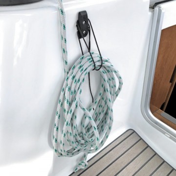 Captains hook yacht 83 web 600x600